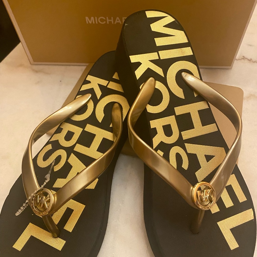 Michael Kors platform sandals Mk gold Sz. 7